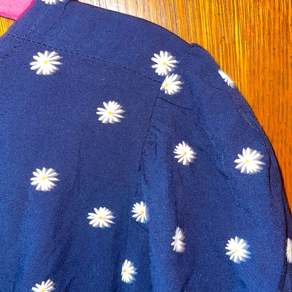 Old Navy short blue dress with daisy pattern in polyester - Picture 4 of 9